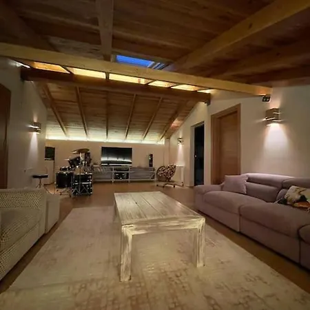 Goekler Ciftliginde Cati Kati